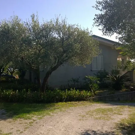 La Scogliera Del Capo Santa Maria (Vibo Valentia)